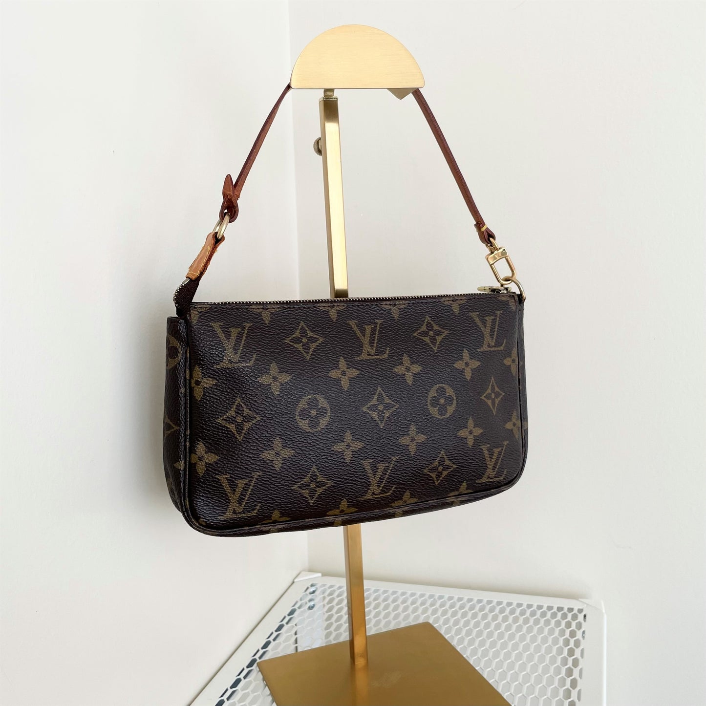 LOUIS VUITTON Pochette Accessoires Monogram