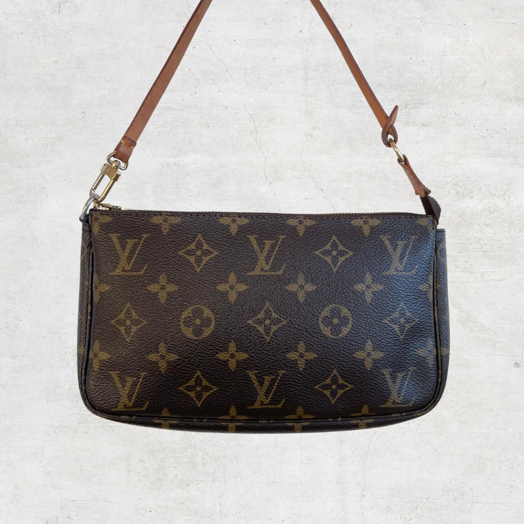 Authentic Louis Vuitton Pochette accessories bag VGC