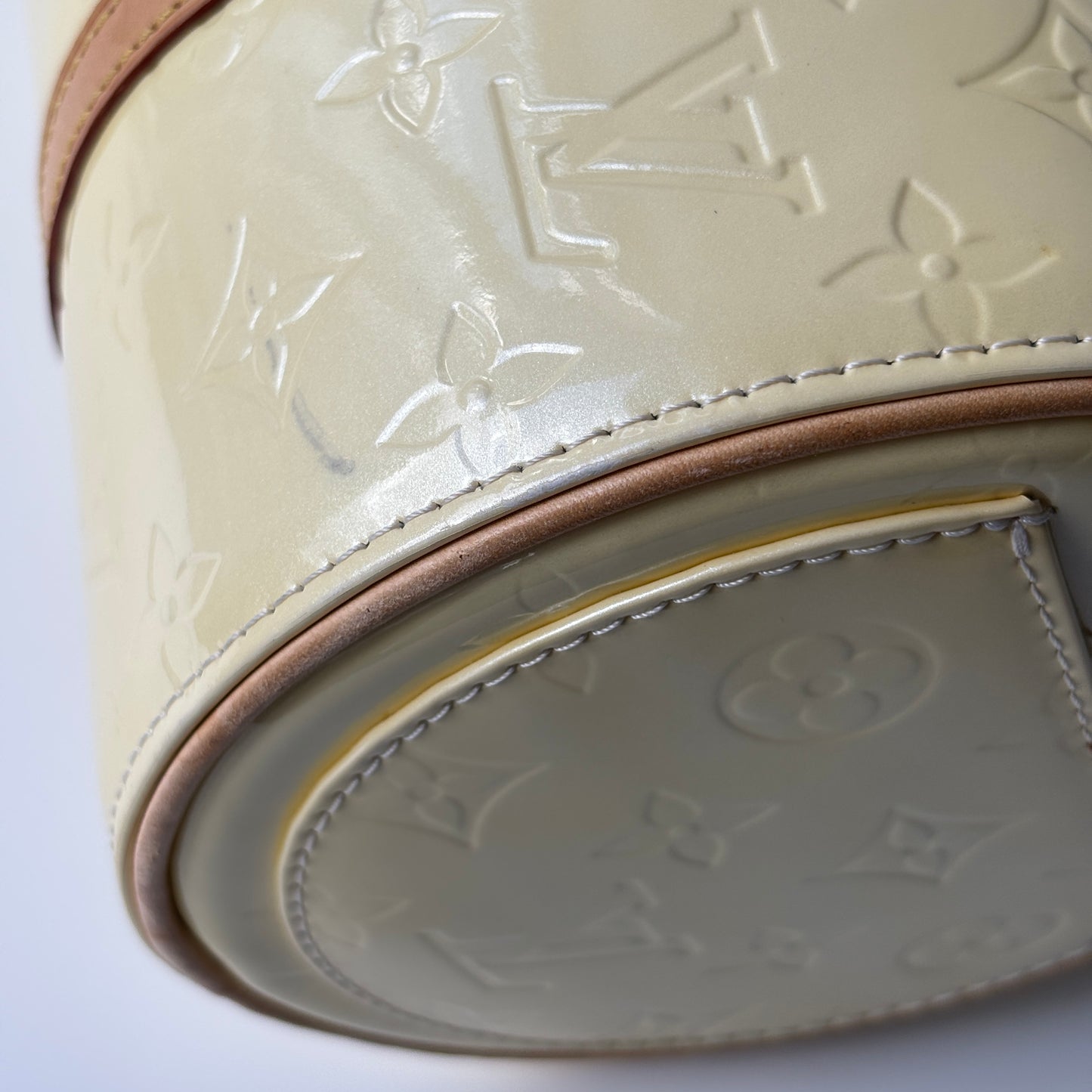 LOUIS VUITTON Vernis Leather Bedford Yellow