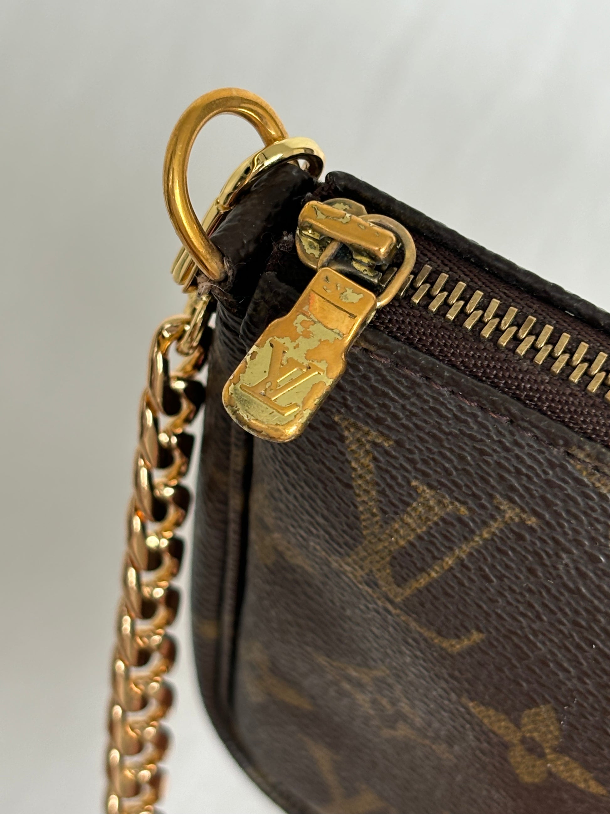 LOUIS VUITTON Pochette Accessoires Monogram with Chain LOUIS VUITTON Pochette Accessoires Monogram with Chain