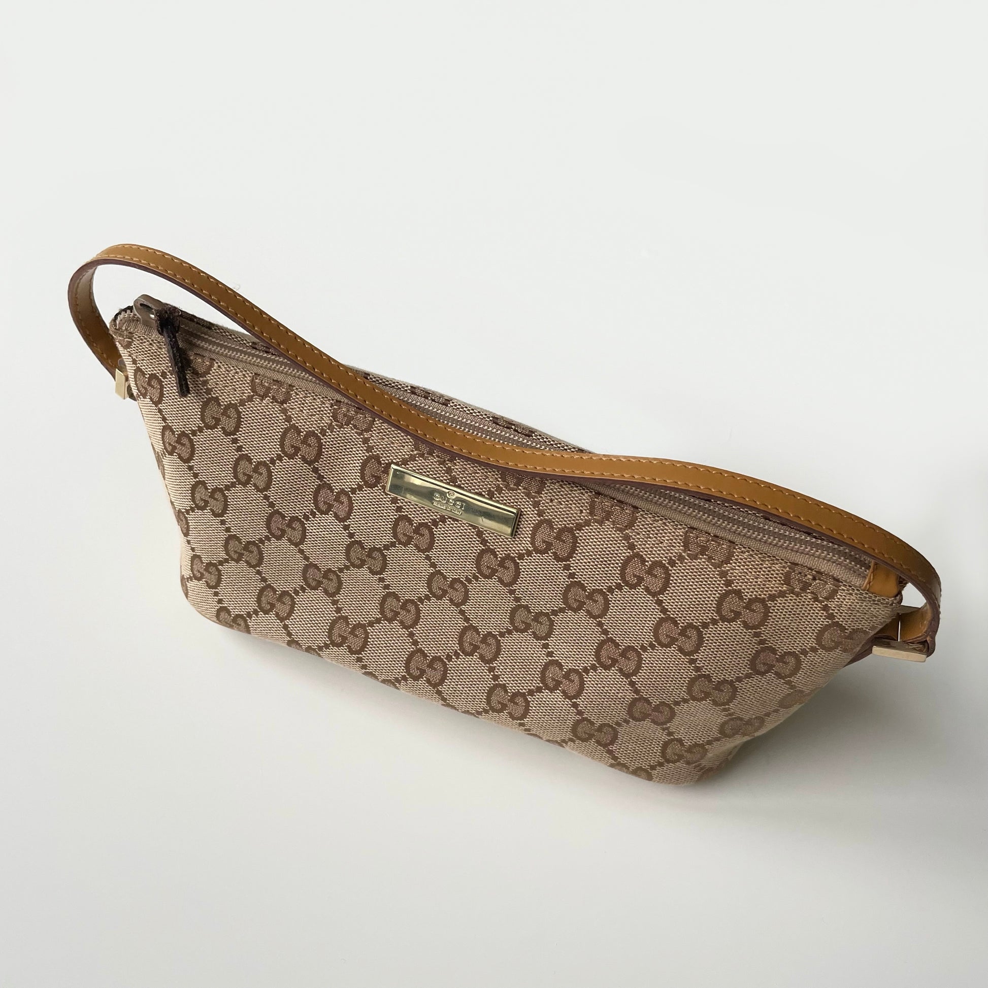 GUCCI Boat Pochette Bag – Finer Things Luxury Vintage