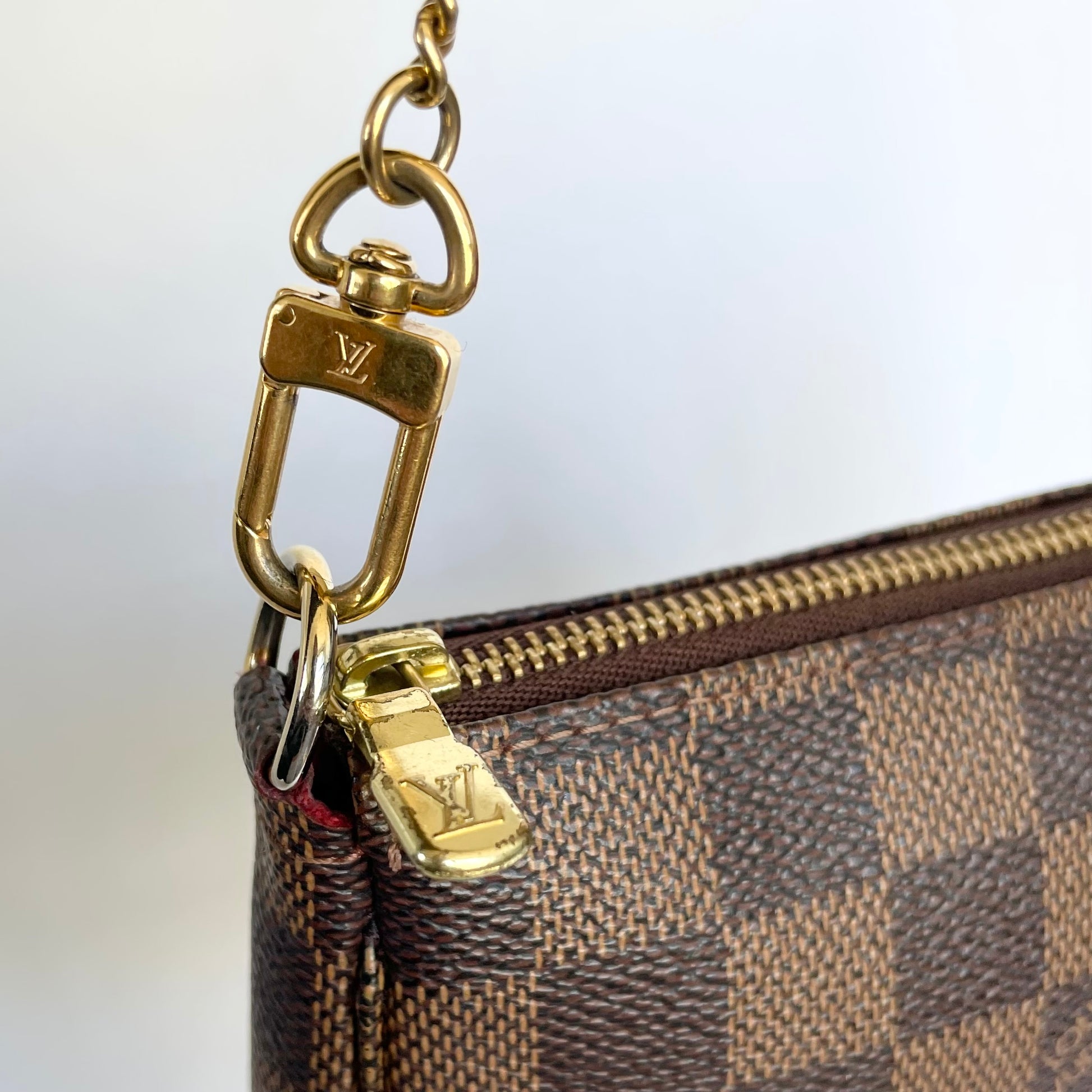 LOUIS VUITTON Mini Pochette Accessoires Damier Ebene – Finer Things Luxury  Vintage