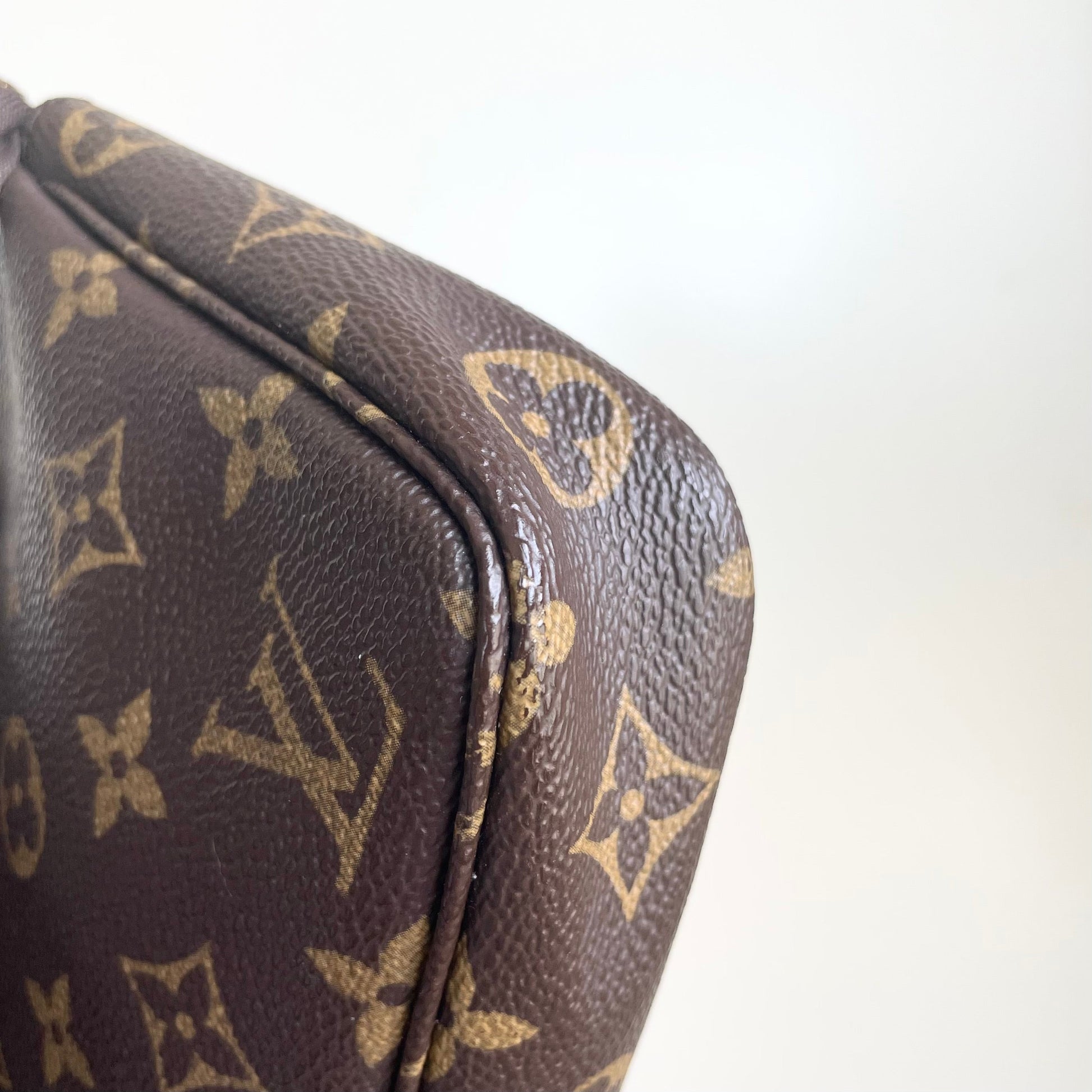 LOUIS VUITTON Pochette Accessoires Monogram *New - Timeless Luxuries