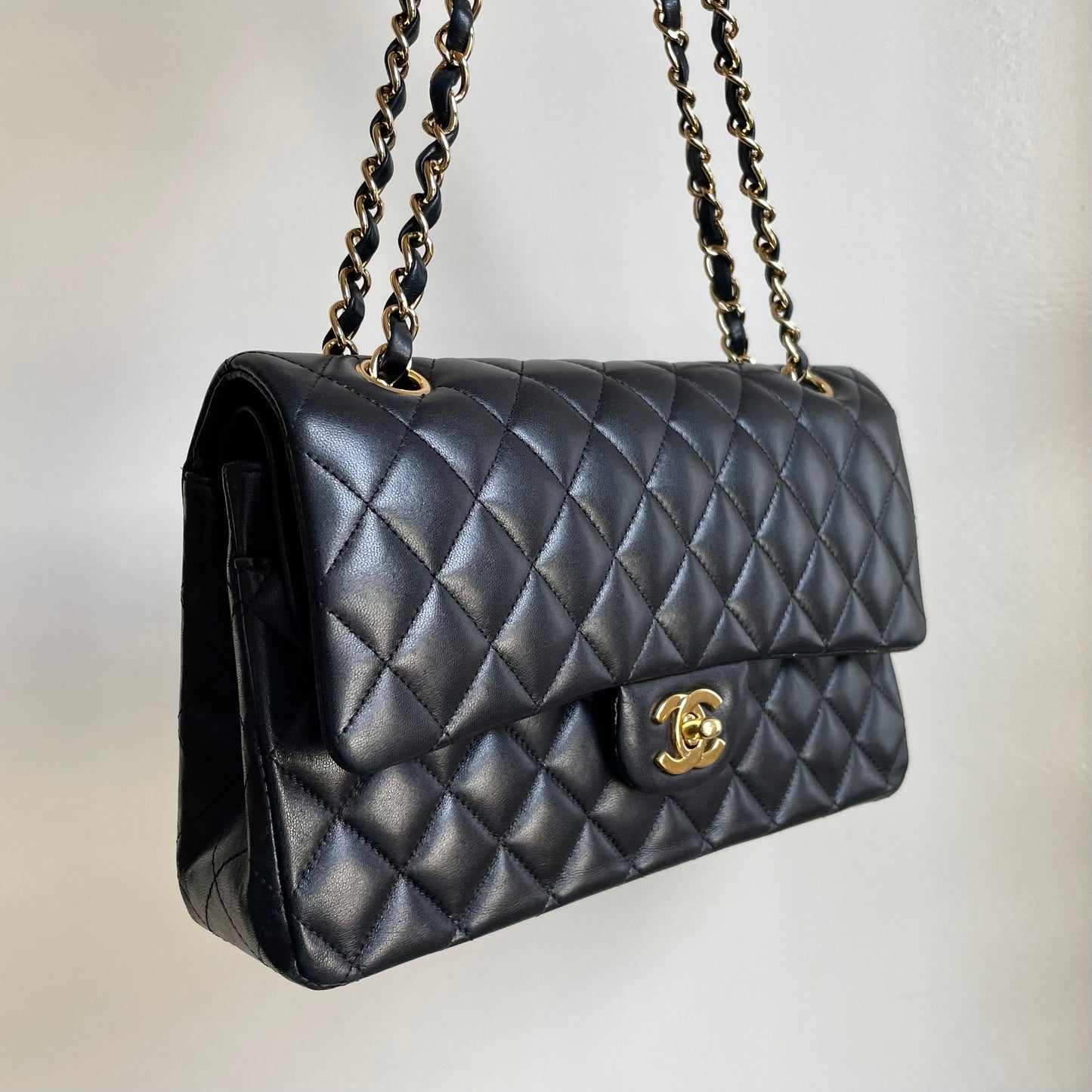 CHANEL Classic Flap Handbag Medium